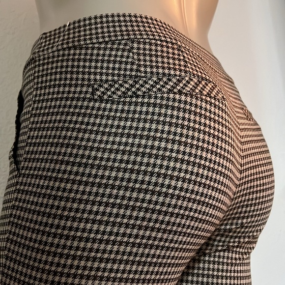 STRETCH PANTS ANKLE CROPPED TWO FRONT POCKETS NWOT OFF BRAND - Picture 3 of 5